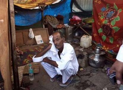 Ismail Mohamed, el pasado febrero en su chabola de Bombay.