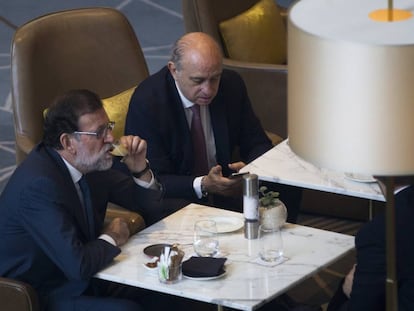 Mariano Rajoy y Jorge Fernandez Díaz, en Barcelona.