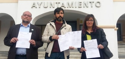 Los tres concejales de Izquierda Independiente en San Sebastián de los Reyes en una foto de 2017.