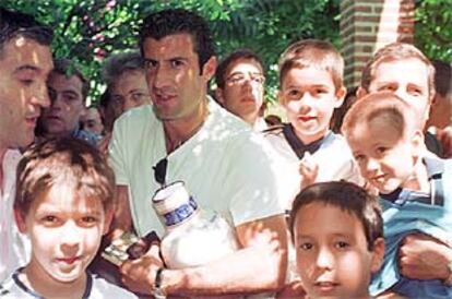 Figo, durante su visita a Guisando.