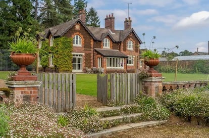 Vista exterior de la casa que la reina Isabel II pone en alquiler en Sandringham. 