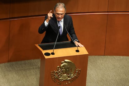 Miguel Ángel Yunes Linares, padre del senador Yunes y su suplente, durante la sesión de este martes en el Senado.