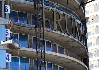 Obras de la urbanizacin de apartamentos de lujo en Punta del Este (Uruguay) propiedad de Donald Trump.