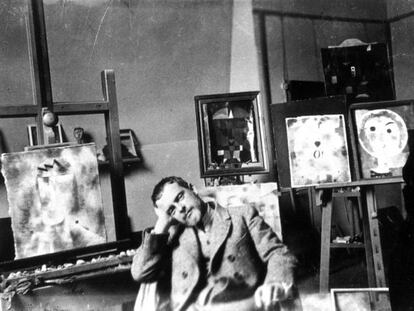 Paul Klee en su taller en Weimar en 1925. 