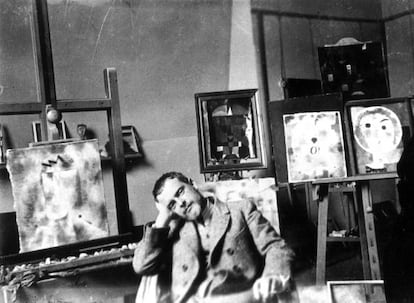 Paul Klee en su taller en Weimar en 1925.