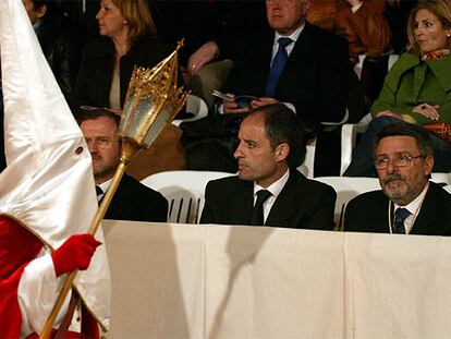 Francisco Camps asiste a una procesión