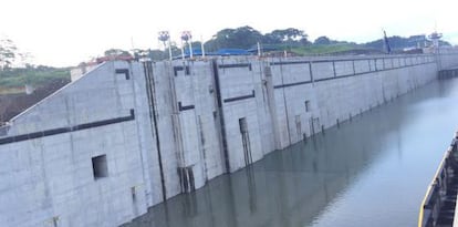 Imagen de las nuevas esclusas del Canal de Panamá tras el inicio del llenado.