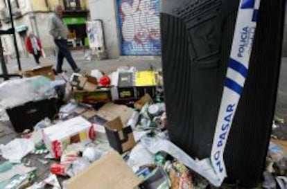 Basura acumulada en el paseo Puerta del Ángel