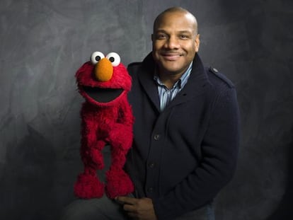 Elmo junto a Kevin Clash, el actor que le dio voz durante 28 a&ntilde;os.