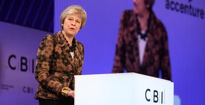 Theresa May interviene durante el congreso anual de la de Confederación de Industria Británica (CBI), la patronal de empresarios de Reino Unido. 