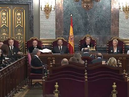 Acto de jura o promesa como fiscales de Sala de Ana García León y Dolores Delgado en el Tribunal Supremo, este martes. A la izquierda, sentado en una silla aparte, el presidente suplente del Poder Judicial, Rafael Mozo.