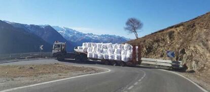 A truck carrying snow at the Baqueira-Beret resort.