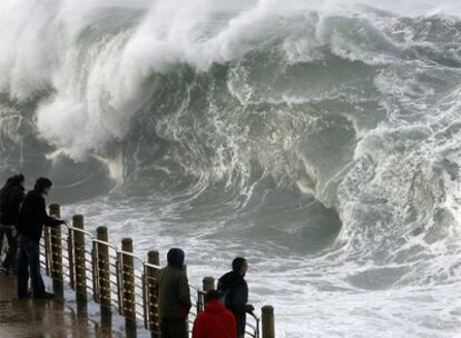 Grandes olas en San Sebastián en 2006.