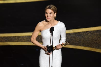 Renée Zellweger, durante la gala de los Oscar, en Los Ángeles (EE UU), el pasado febrero.