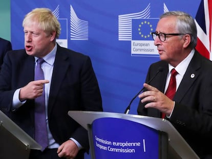 O presidente da Comissão Europeia, Jean-Claude Juncker, durante uma entrevista com Boris Johnson em Bruxelas, nesta quinta-feira.