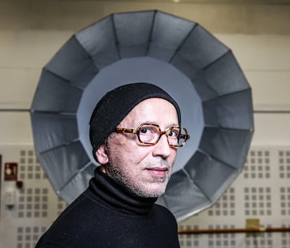 El fotógrafo Ruven Afanador en las Naves del Español.