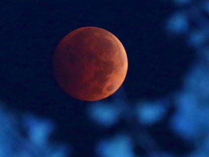 Lua de sangue vista em Wisconsin (EUA), no dia 8 de outubro de 2014.