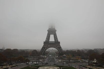 París bajo la niebla, este pasado jueves 15 de noviembre.