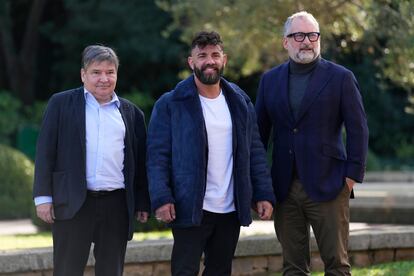 Desde la izquierda, Sigfrid Gras, Carles Ribas y Carles Torras, premio a cadenas no nacionales por 'Joc de cartes'.