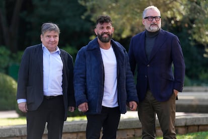 Desde la izquierda, Sigfrid Gras, Carles Ribas y Carles Torras, premio a cadenas no nacionales por 'Joc de cartes'.