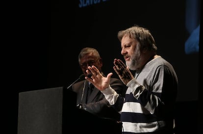 Slavoj Zizek, este lunes durante su charla en el Círculo de Bellas Artes de Madrid.