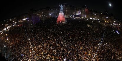 Manifestación contra el antisemitismo en la Plaza de la República, en París.