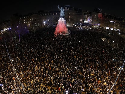 Manifestación contra el antisemitismo en la Plaza de la República, en París.