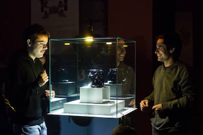 Leonardo Ortizgris y Gael García Bernal durante el rodaje de 'Museo'.