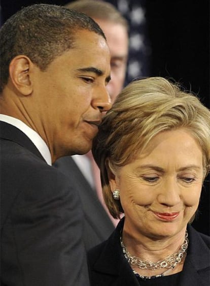 Obama y Clinton, durante la presentación del nuevo equipo del presidente electo en Chicago.