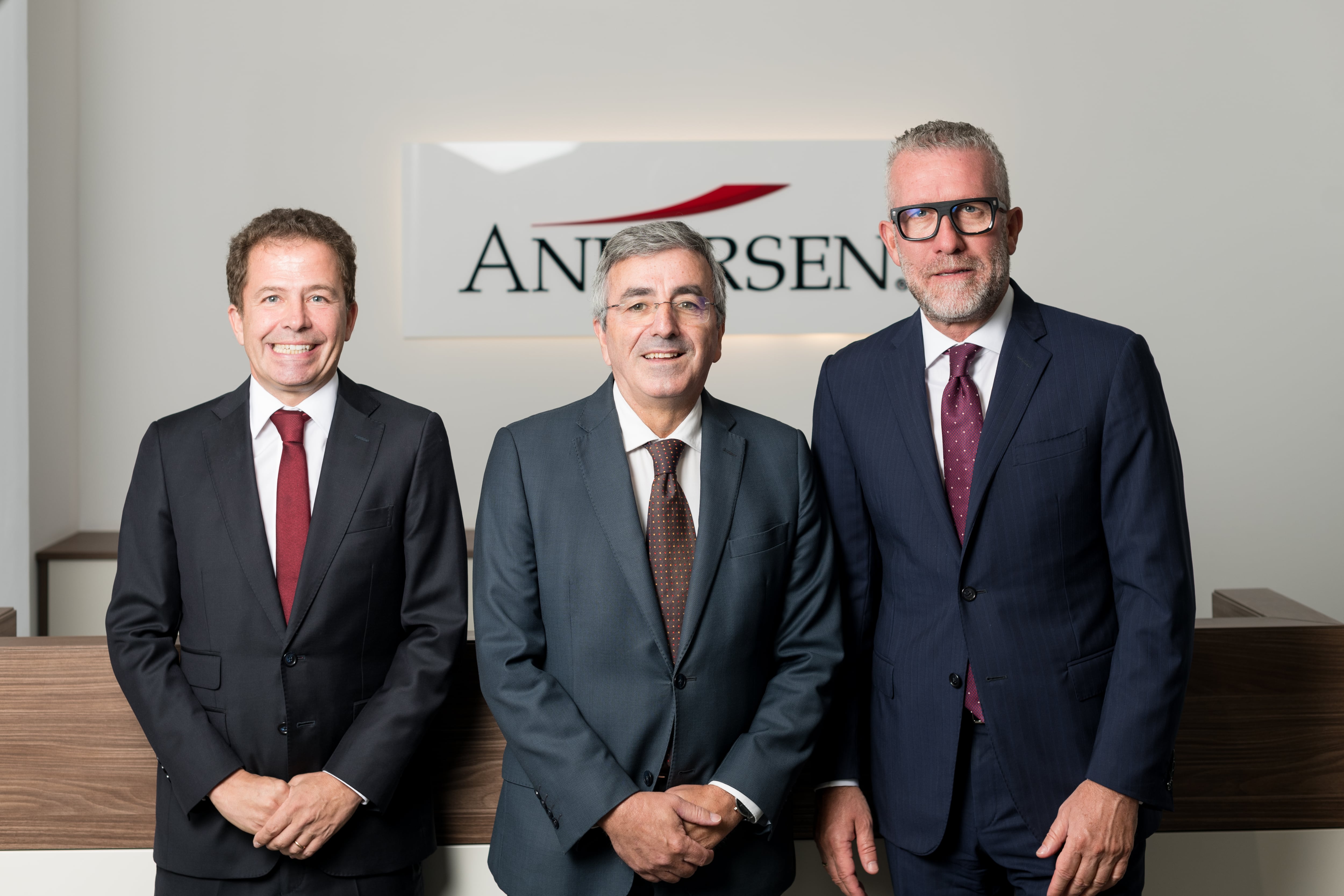 De izquierda a derecha: José Mota Soares, socio de Andersen y 'head' de Andersen en Portugal; Víctor Manuel Dos Santos de Oliveira, 'of counsel' y José Vicente Morote, socio director.