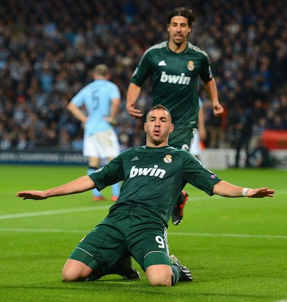 Karim Benzema celebra el 0 a 1.