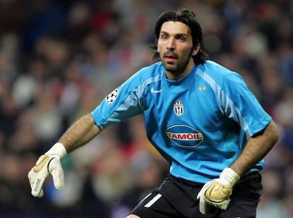 Buffon contra o Real Madrid, pela Champions, na temporada 2004-05.