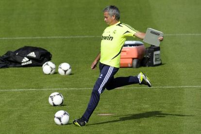 Jos&eacute; Mourinho during Wednesday&#039;s Real Madrid training session.