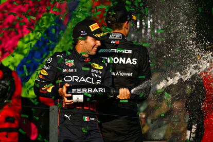 Checo Pérez celebra su segundo lugar en el Gran Premio de Australia