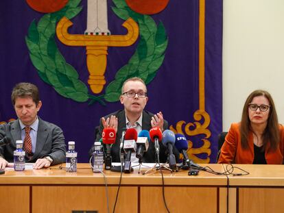 Juan José Yáñez (en el centro) y otros miembros del comité de huelga de los letrados de la administración de justicia, durante la rueda de prensa de este miércoles en Madrid.