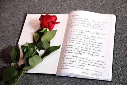 Texto del presidente del Gobierno en el libro de condolencias del PSOE.