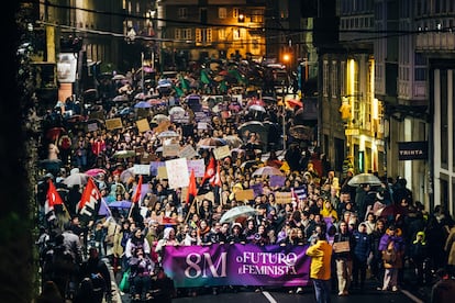 Vista de la manifestación organizada por el 'Movemento Feminista de Compostela', en Santiago.
