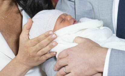 Apresentação do bebê foi feita no hall do Castelo de Windsor