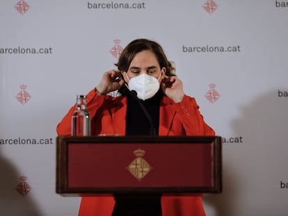 La alcaldesa de Barcelona, Ada Colau, en una rueda de prensa el día que se ha conocido la investigación judicial.