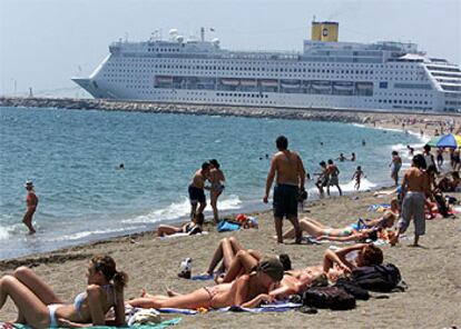 La playa es uno de los destinos favoritos de los españoles en verano.