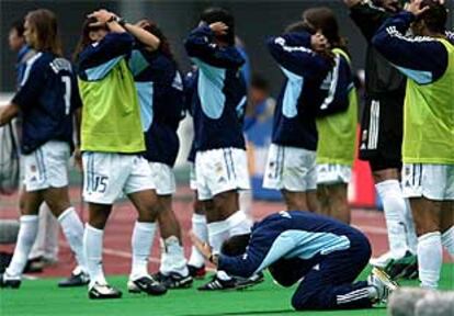 Los jugadores argentinos, la viva imagen de la desesperación.