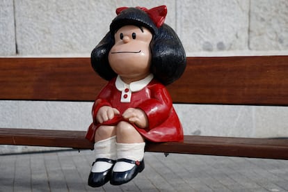 Escultura de Mafalda, ante la Casa del Lector en Matadero (Madrid).