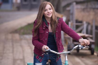 Parece que acabaremos todos en bici como Chloë Grace Moretz en ‘Si decido quedarme’.