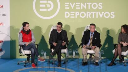 Samuel S&aacute;nchez, ciclista;Javier Guill&eacute;n, director de la Vuelta a Espa&ntilde;a; Antonio Lacasa, profesor de ESIC, y Carolina de la Calzada, directora de marketing de Cofidis, en el Foro Eventos Deportivos.