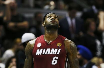 LeBron James, durante el tercer partido de la final contra los Spurs.