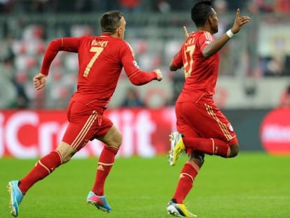 Ribèry y Alaba celebran el primer gol del Bayern, que marcó el austriaco. 