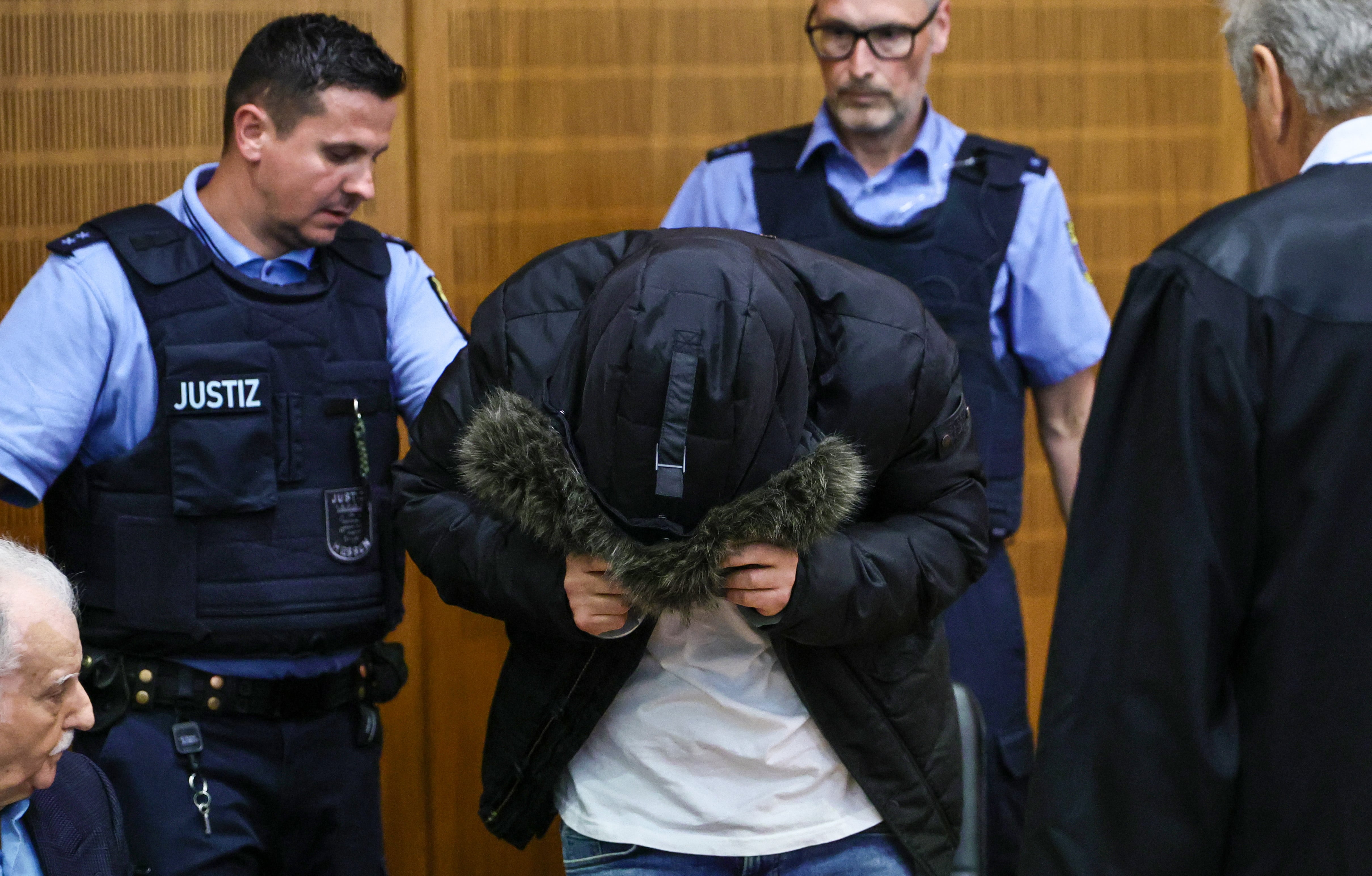Alemania condena a cadena perpetua a un médico sirio por torturas a opositores durante el régimen de El Asad