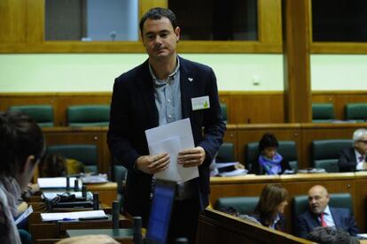 El presidente de Sortu, Hasier Arraiz, este jueves en el Parlamento vasco.