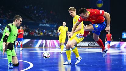 Sergio Lozano marca un gol en el partido de España contra Ucrania de la Eurocopa.
