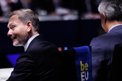 A la izquierda, el ministro de Finanzas alemán, Christian Lindner.